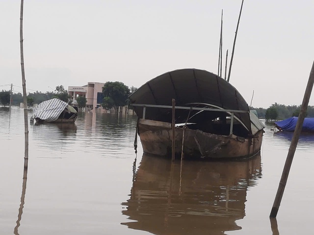 View -             Mưa ngớt, nước lũ trên các sông ở Hà Tĩnh rút nhanh    