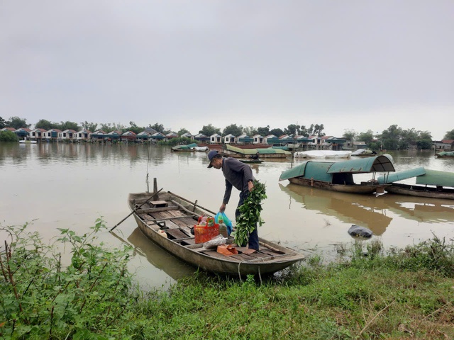             Mưa ngớt, nước lũ trên các sông ở Hà Tĩnh rút nhanh    