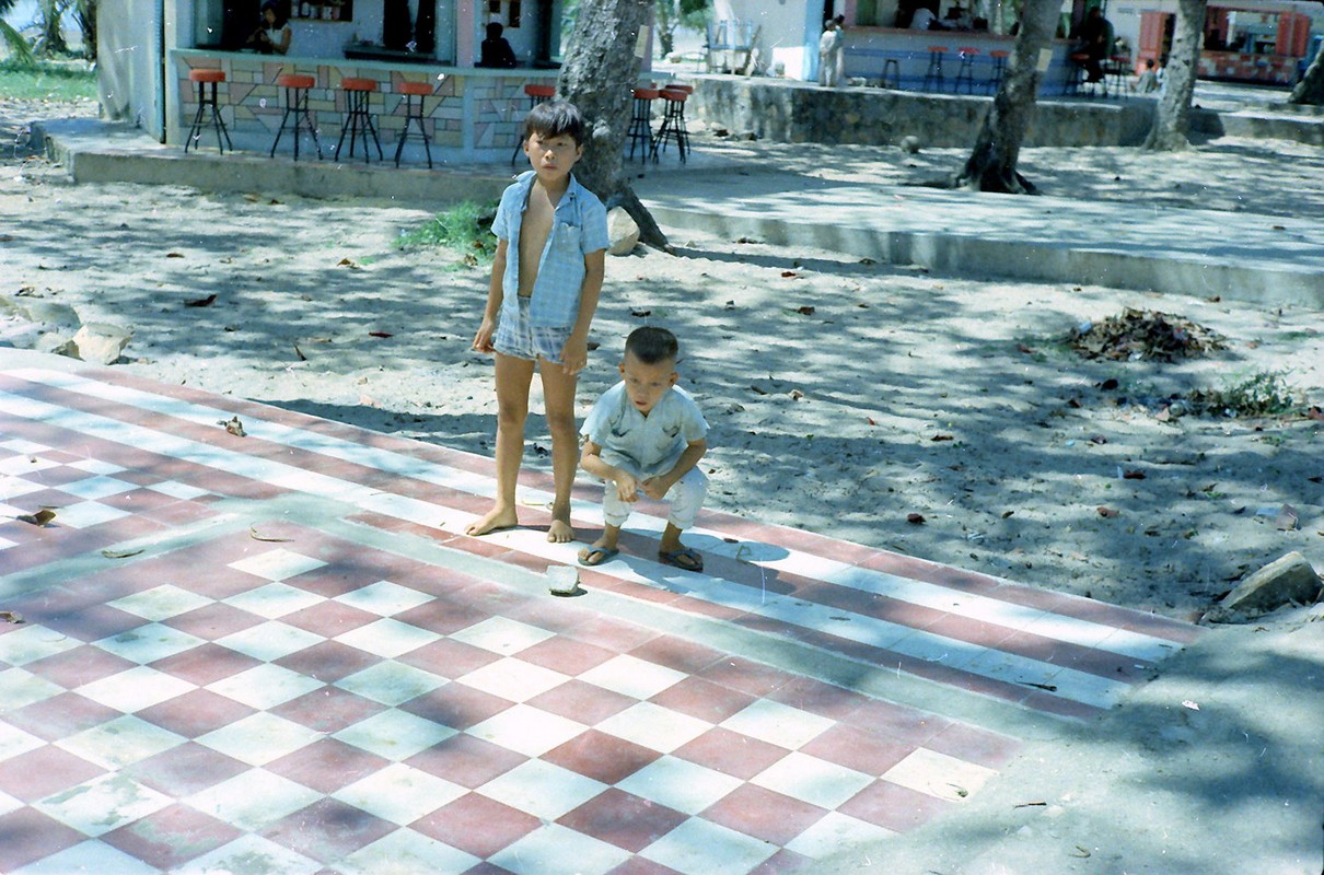 View -             Trẻ em Vũng Tàu năm 1967-1968 qua ống kính người Mỹ    