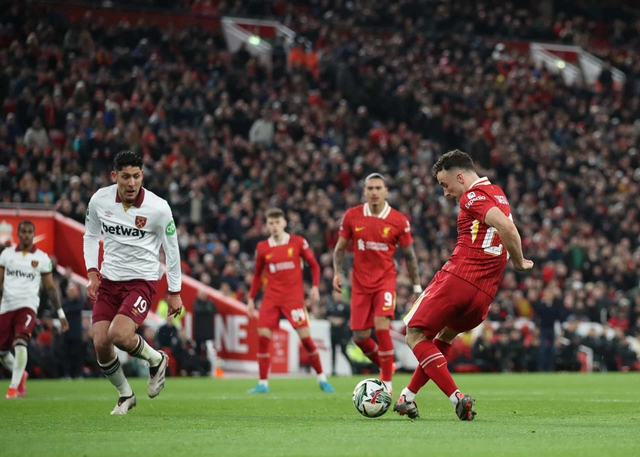 View -             Đương kim vô địch Liverpool đè bẹp West Ham, Arsenal dội mưa bàn thắng ở League Cup    