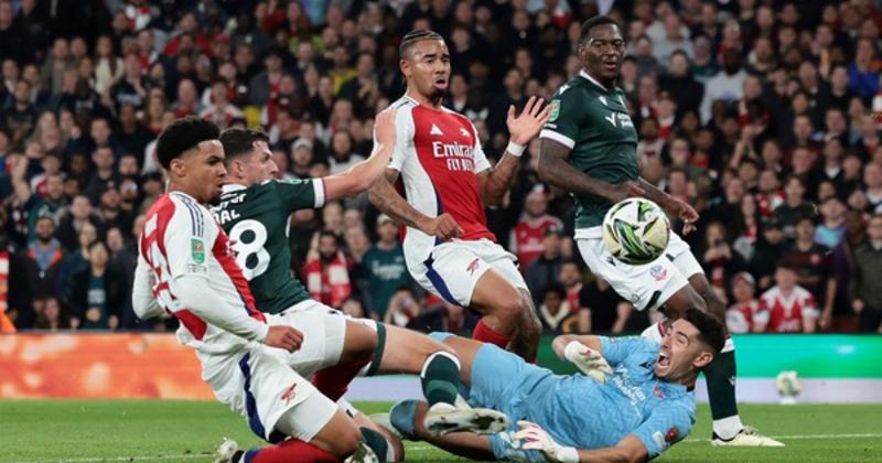 View -             Đương kim vô địch Liverpool đè bẹp West Ham, Arsenal dội mưa bàn thắng ở League Cup    