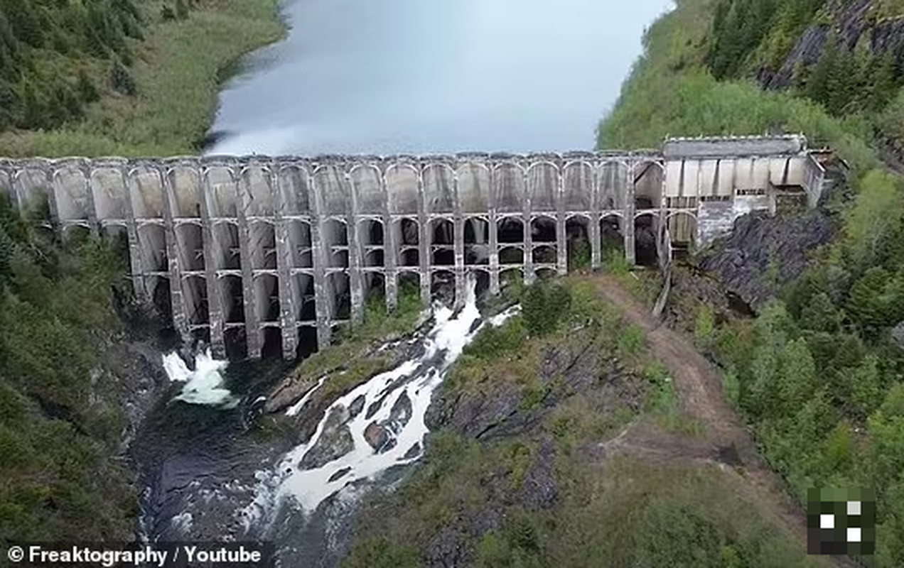             Ám ảnh bên trong thị trấn bỏ hoang lớn nhất Canada    