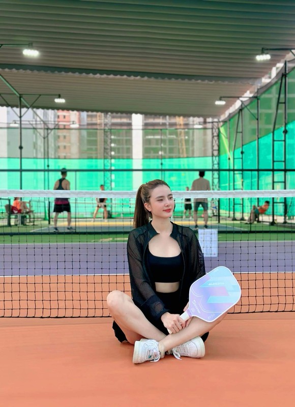 View -             'Nhập môn' Pickleball, em gái Lê Công Vinh khoe sắc 'cực nuột'    