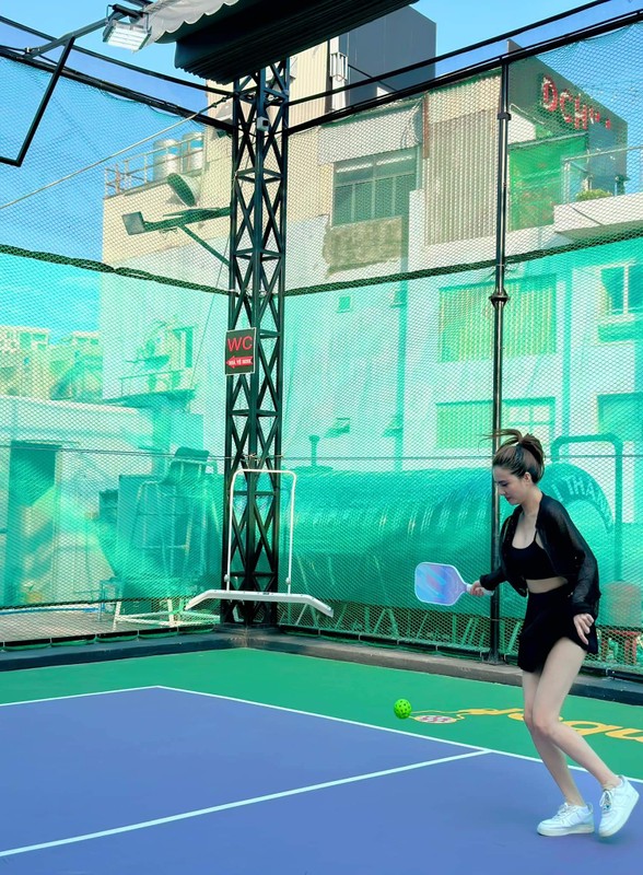 View -             'Nhập môn' Pickleball, em gái Lê Công Vinh khoe sắc 'cực nuột'    