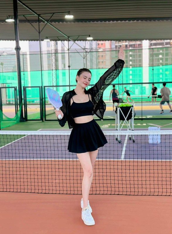 View -             'Nhập môn' Pickleball, em gái Lê Công Vinh khoe sắc 'cực nuột'    