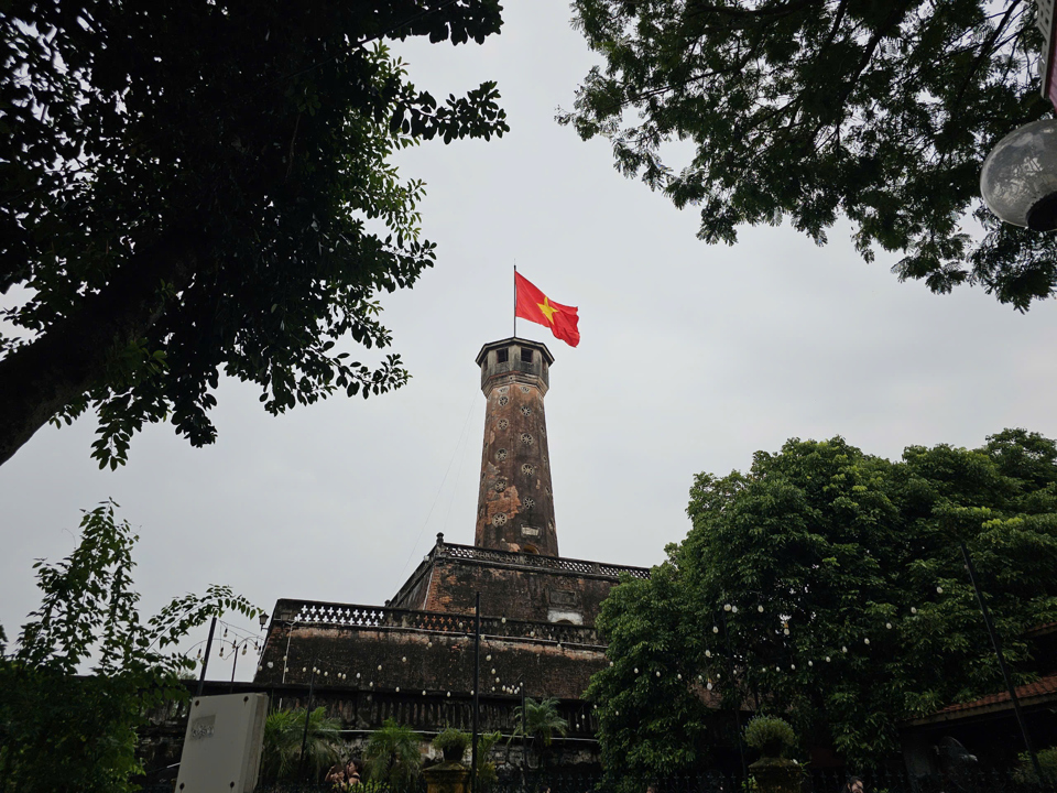 View -             Hà Nội: phố phường được trang hoàng kỷ niệm 70 năm Ngày Giải phóng Thủ đô    