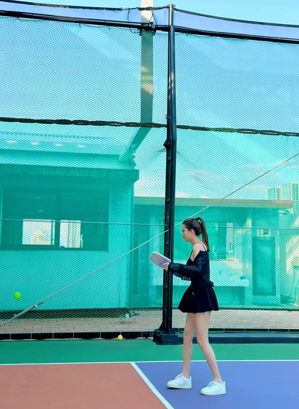 View -             'Nhập môn' Pickleball, em gái Lê Công Vinh khoe sắc 'cực nuột'    