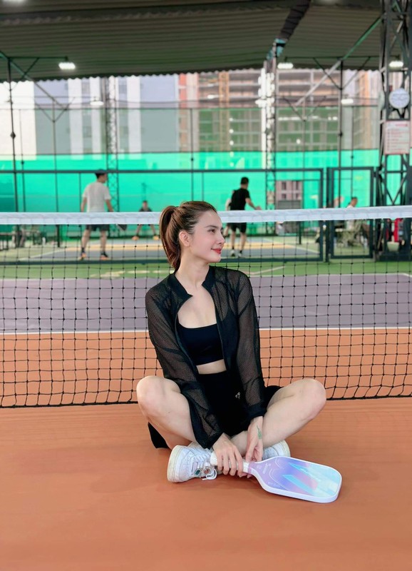 View -             'Nhập môn' Pickleball, em gái Lê Công Vinh khoe sắc 'cực nuột'    