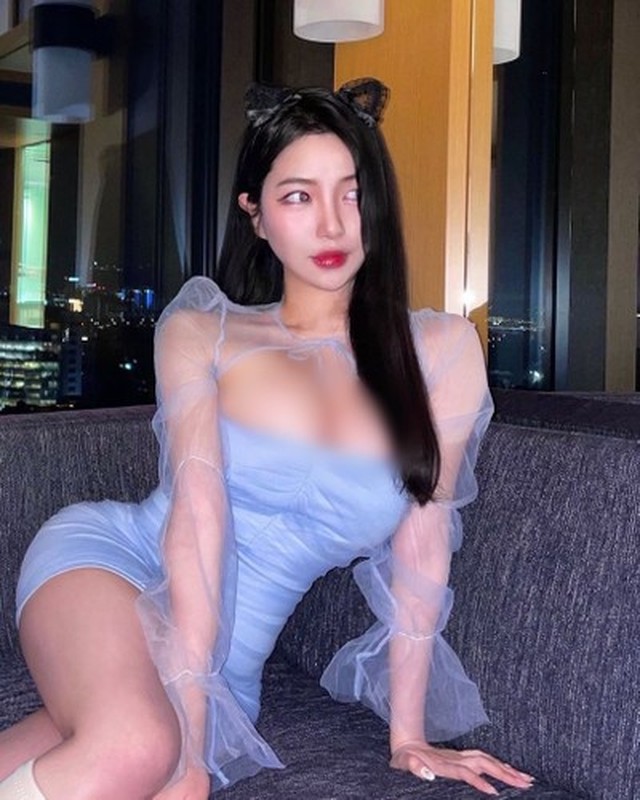             Hot girl xinh đẹp diện đồ khoét sâu, khoe body siêu nuột    