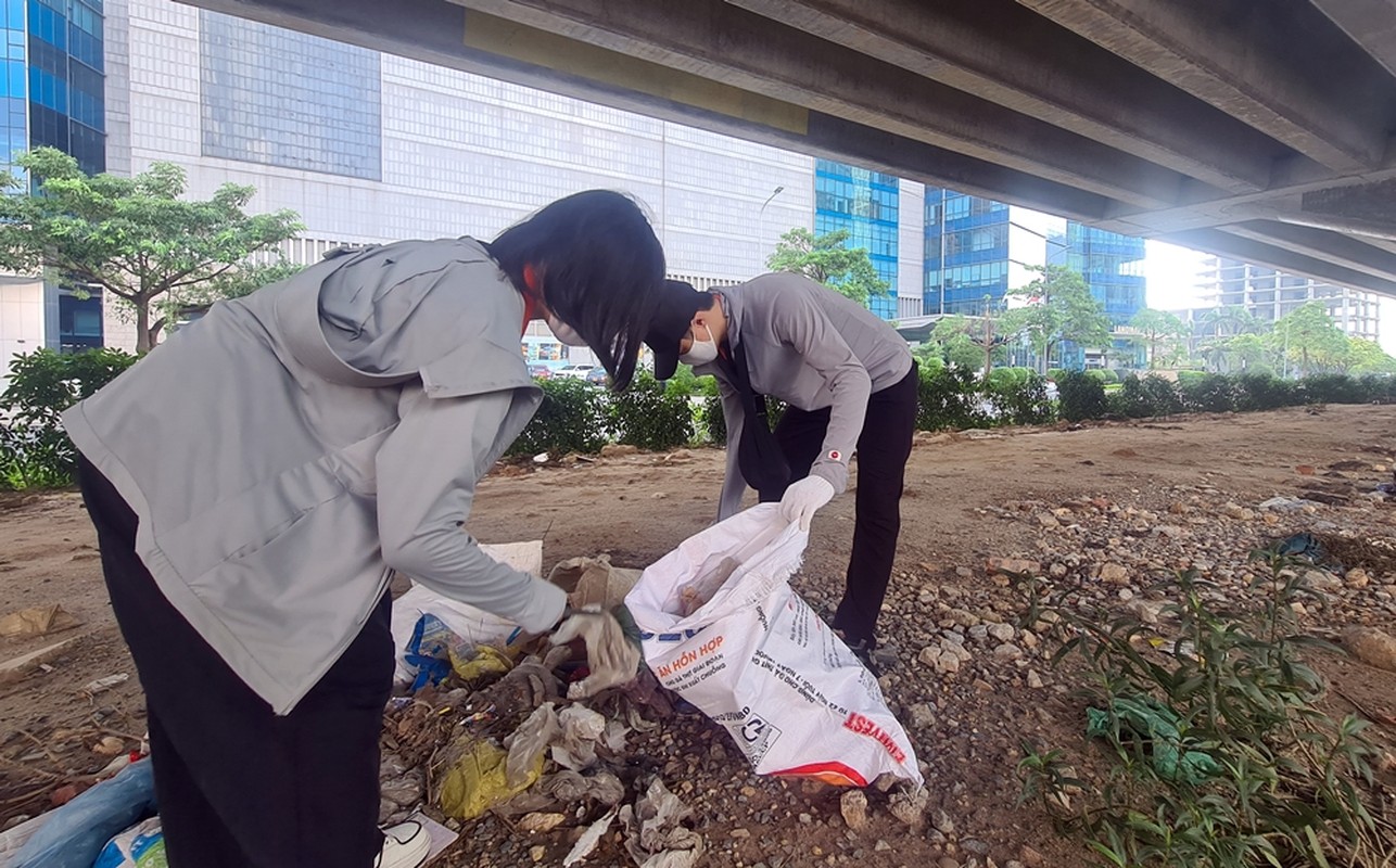 View -             Hàng trăm người tham gia dọn rác ở Hà Nội    