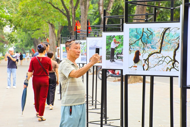 View -             Hà Nội rực rỡ chào mừng kỷ niệm 70 năm ngày Giải phóng Thủ Đô    