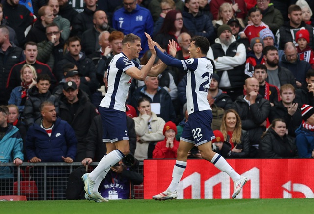 View -             Man United thất bại tủi hổ trước Tottenham tại Old Trafford    