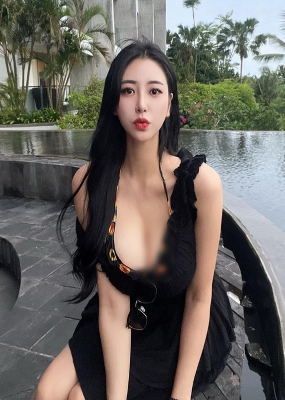 View -             Hot girl siêu vòng một mặc kín hay hở đều gây chú ý    