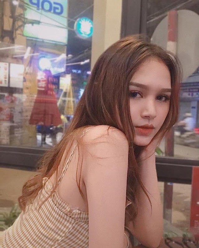 View -             Những pha 'vạ miệng' của các hot girl Việt 'khó lòng gột rửa'    