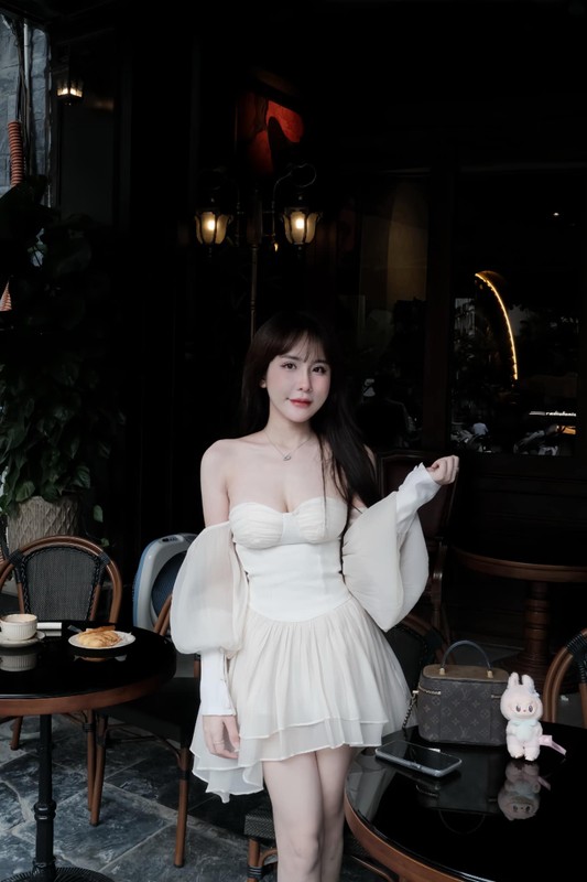 View -             Hot girl bi-a Lê Tuyết Anh khoe body khiến fan nam xin luỵ    