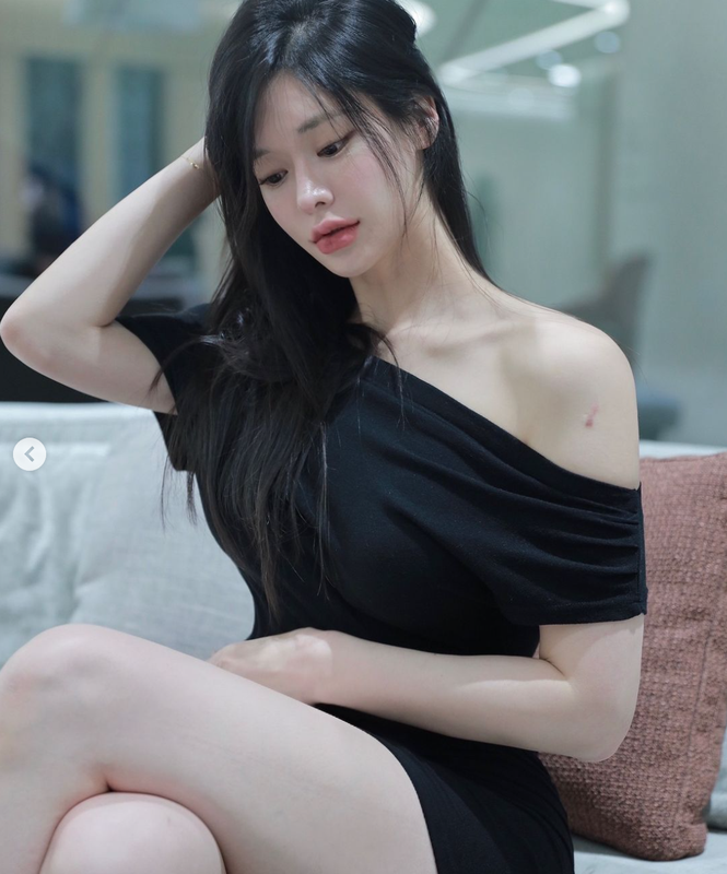             Chuộng mốt 'không nội y', hot girl xứ Hàn khiến người nhìn 'đỏ mặt'    