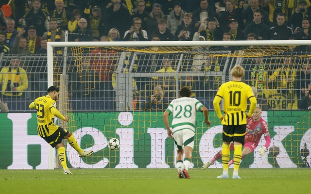 View -             Dortmund hạ gục Celtic, Barcelona dội mưa bàn thắng    