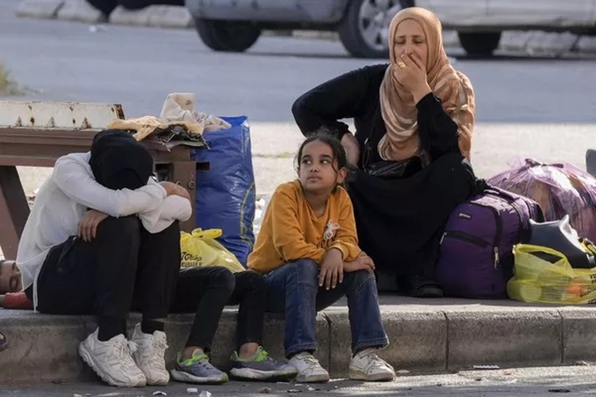 View -             Nhói lòng cuộc sống người Beirut chạy loạn khi Israel dồn dập không kích    