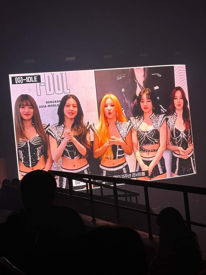 View -             Concert tái hợp của nhóm 2NE1, Jennie BlackPink khuấy động làng giải trí châu Á    