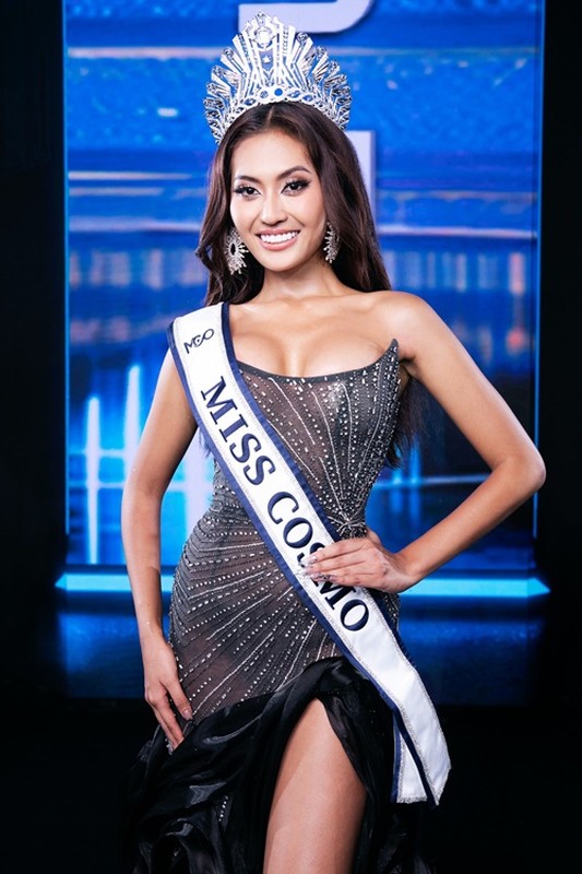 View -             Nhan sắc cô gái đăng quang Miss Cosmo 2024 ở Việt Nam    