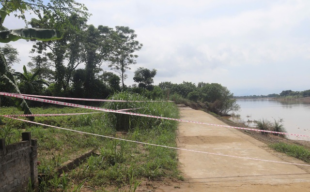 View -             Sạt lở bờ kè sông Mã sau mưa lũ    