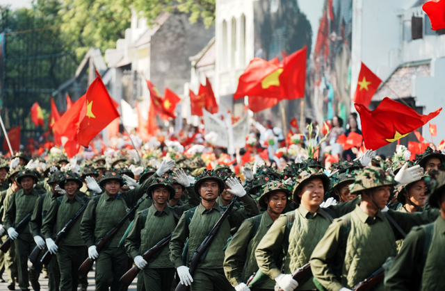 View -             Tái hiện hình ảnh 'Trùng trùng quân đi như sóng' gây xúc động    