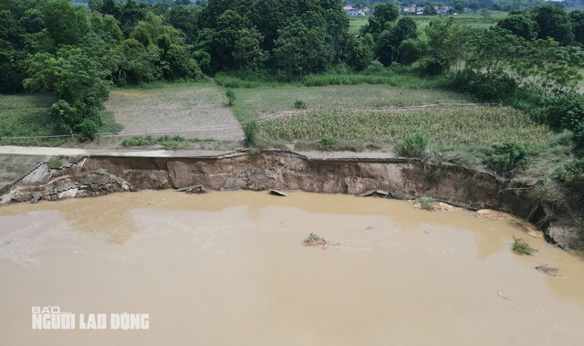             Sạt lở bờ kè sông Mã sau mưa lũ    