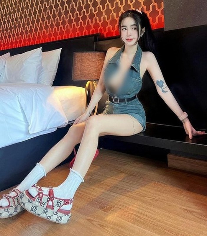             Hot girl siêu vòng 1 diện nội y khoe vóc dáng nuột nà    