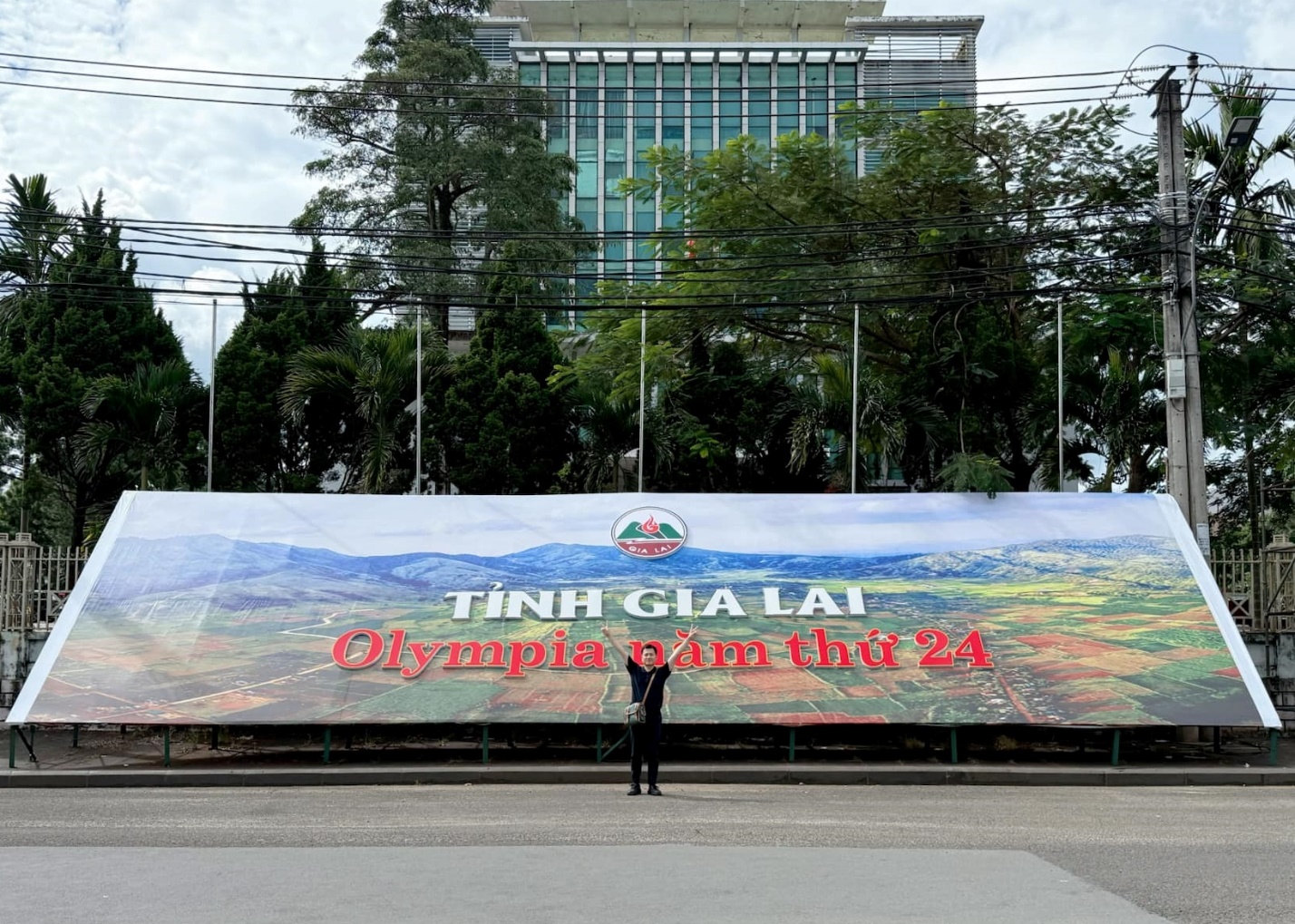 View -             'Đột nhập' 4 điểm cầu chung kết Olympia trước giờ G: Nơi nào cũng tràn đầy năng lượng, Phú Yên bất ngờ đổi địa điểm    