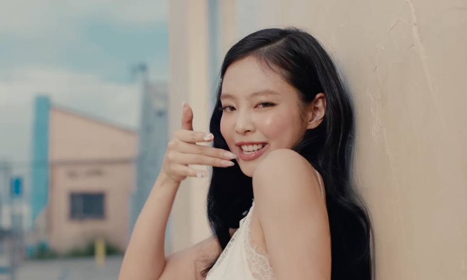             MV mới của Jennie BlackPink gây tranh cãi, nhanh chóng lên top nhiều bảng xếp hạng    