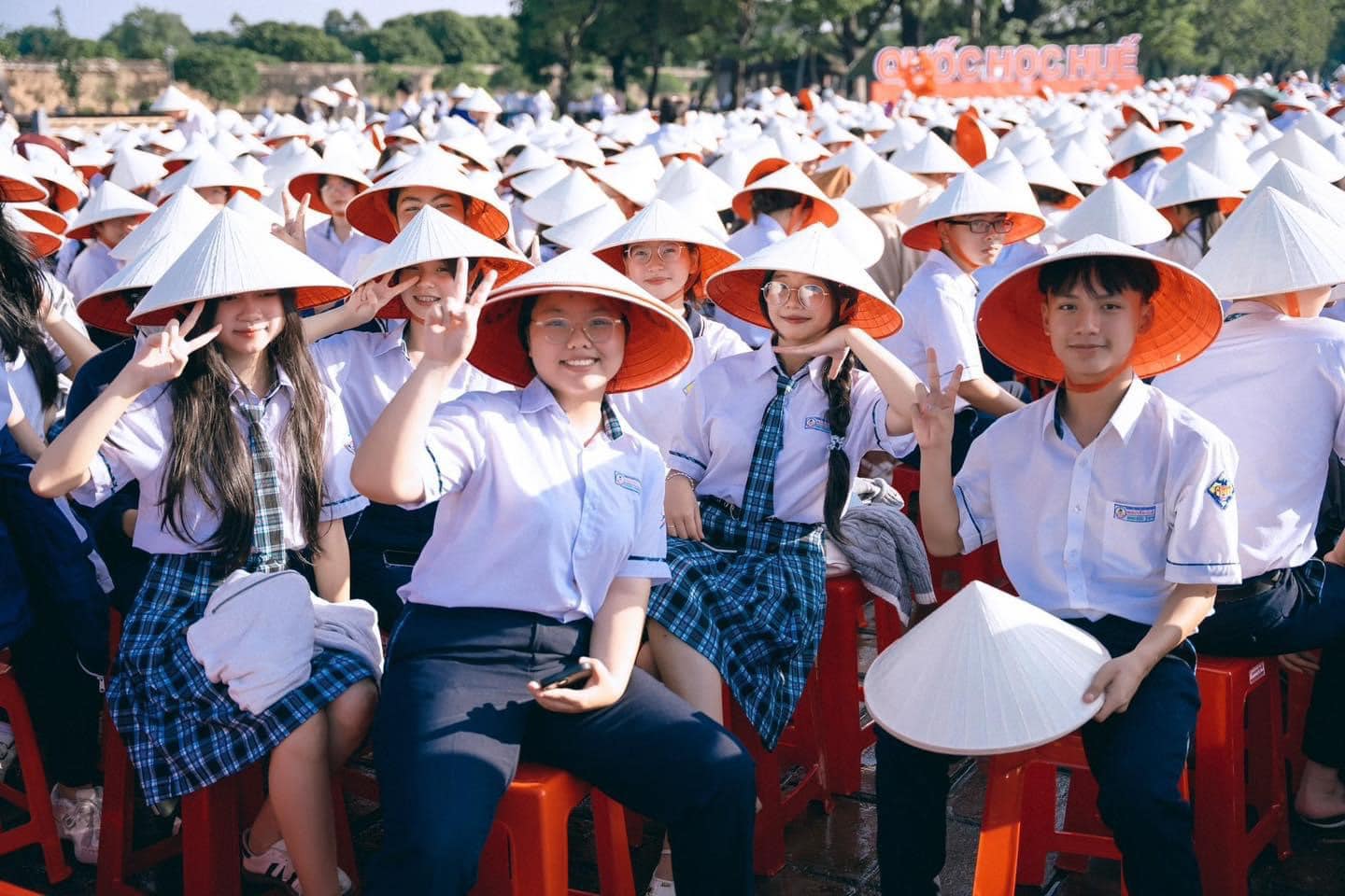 View -             'Đột nhập' 4 điểm cầu chung kết Olympia trước giờ G: Nơi nào cũng tràn đầy năng lượng, Phú Yên bất ngờ đổi địa điểm    