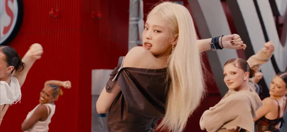             Jennie và Lisa BlackPink đua nhau cạnh tranh sức hấp dẫn ở Kpop    