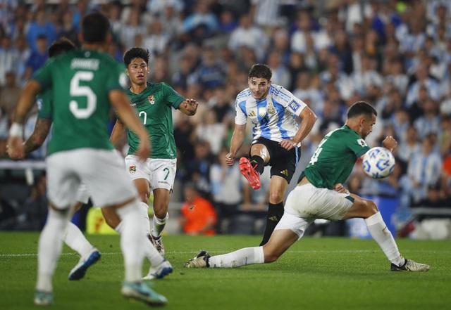 View -             Messi tỏa sáng ở tuổi 37 tại vòng loại World Cup, bắt kịp kỷ lục của Cristiano Ronaldo    