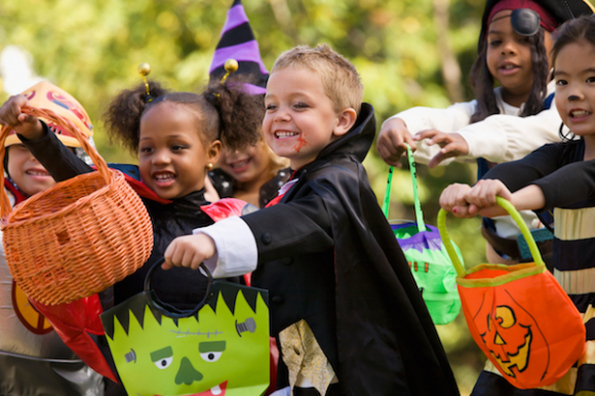 View -             Thú vị phong tục 'cho kẹo hay bị ghẹo' trong Halloween    