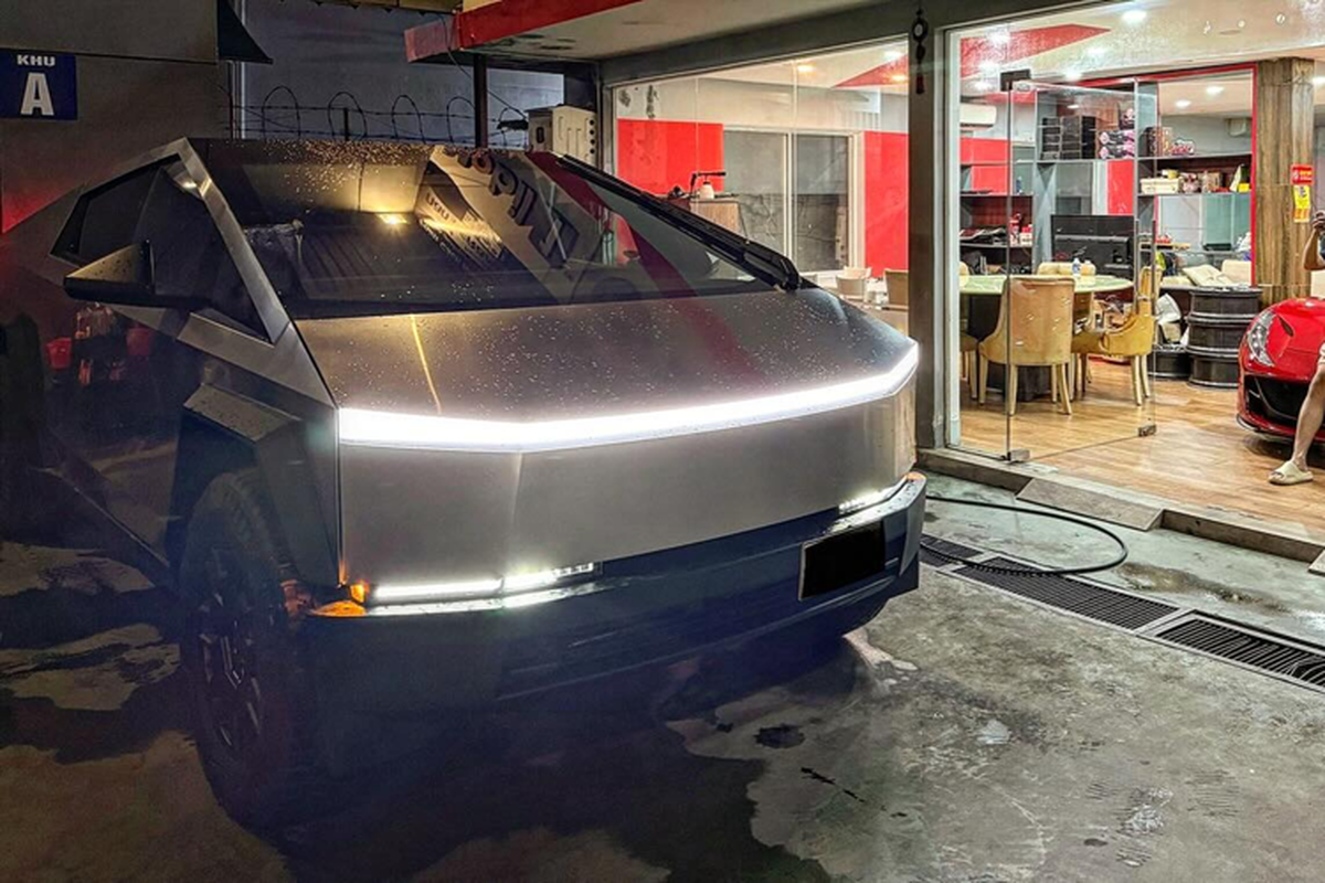 Tesla Cybertruck 2024 'bằng xương bằng thịt' lần đầu trên phố Việt