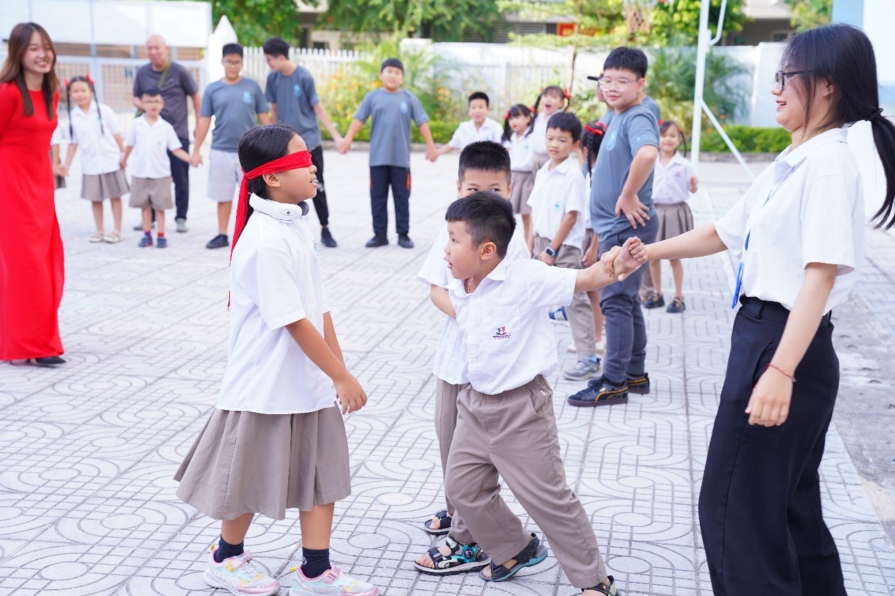 View -             Giao lưu học sinh quốc tế - Cầu nối giúp học sinh nâng cao ngoại ngữ và khám phá thế giới    