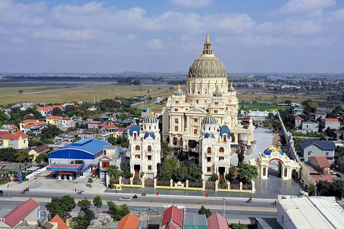 View -             Lạc lối trong lâu đài nghìn tỷ lớn nhất Đông Nam Á    