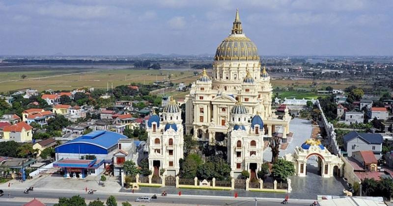 View -             Lạc lối trong lâu đài nghìn tỷ lớn nhất Đông Nam Á    