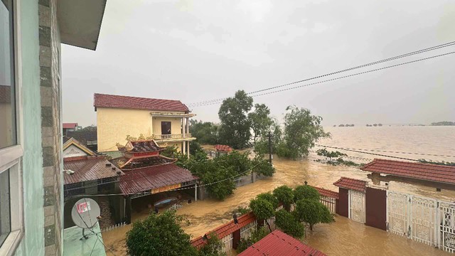 View -             Lũ lớn sau bão số 6 ở Quảng Bình: 'Nước lũ lên quá nhanh, không kịp trở tay...'    