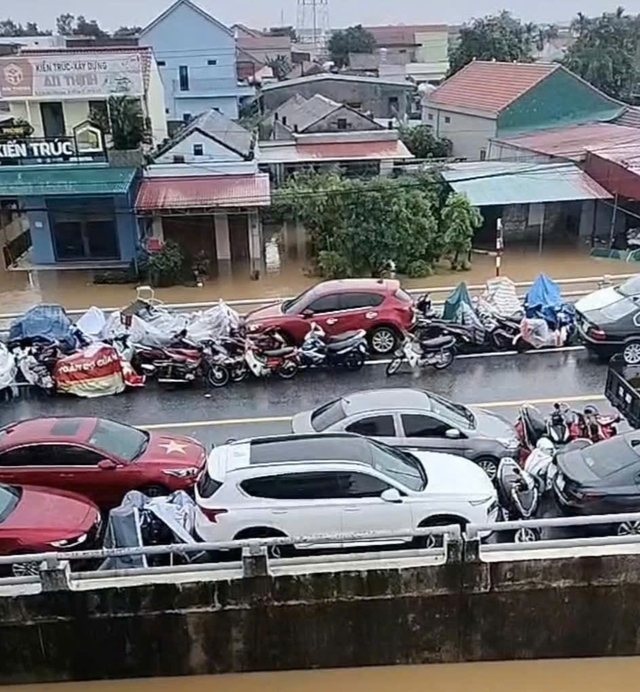 View -             Lũ lớn sau bão số 6 ở Quảng Bình: 'Nước lũ lên quá nhanh, không kịp trở tay...'    