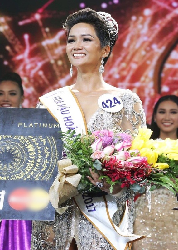 View -             H'hen Niê tiết lộ chi phí khi thi Miss Universe 2018    