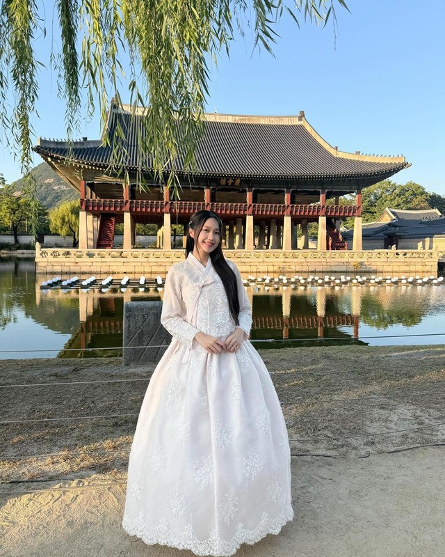 View -             Doãn Hải My khoe nhan sắc xinh đẹp trong bộ hanbok của Hàn Quốc    