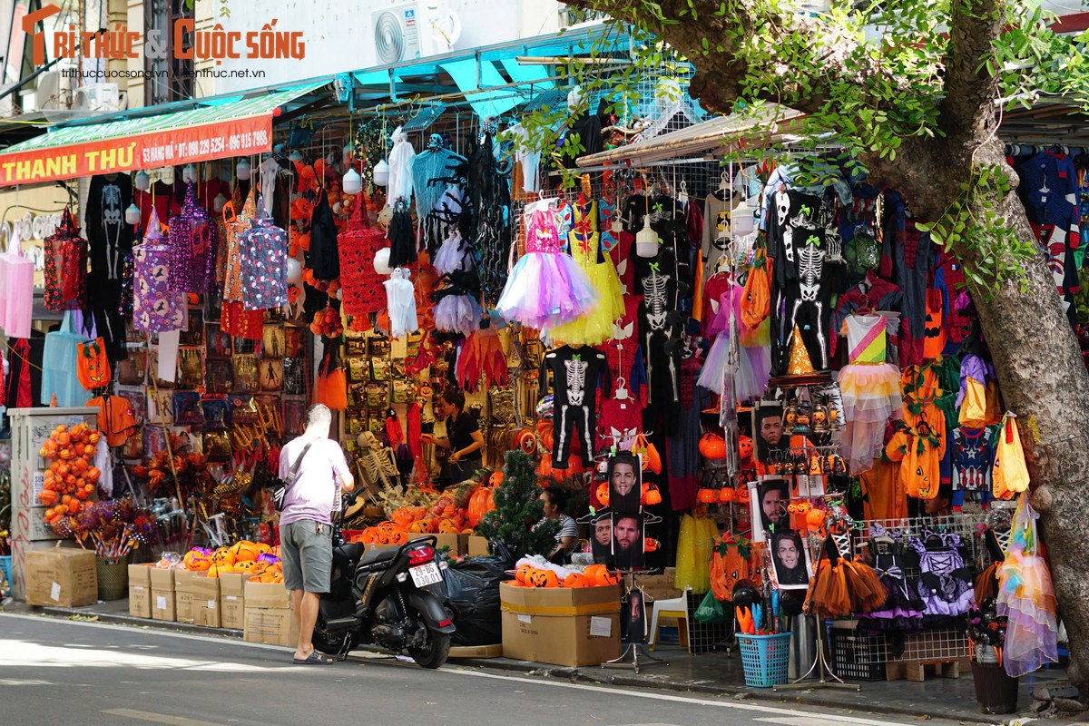 View -             'Ma quỷ' ngập tràn phố Hàng Mã trước thềm Halloween    