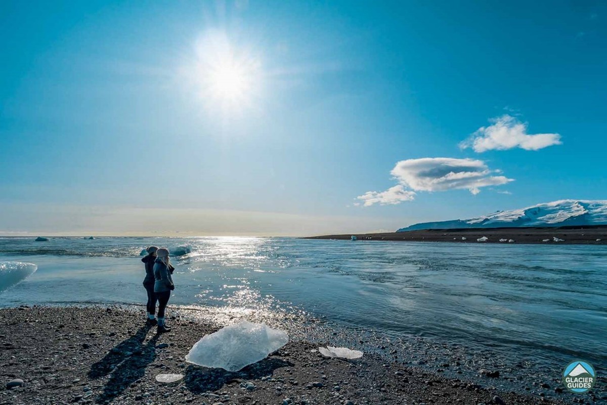 Kỳ thú 'bãi biển kim cương' nổi tiếng Iceland