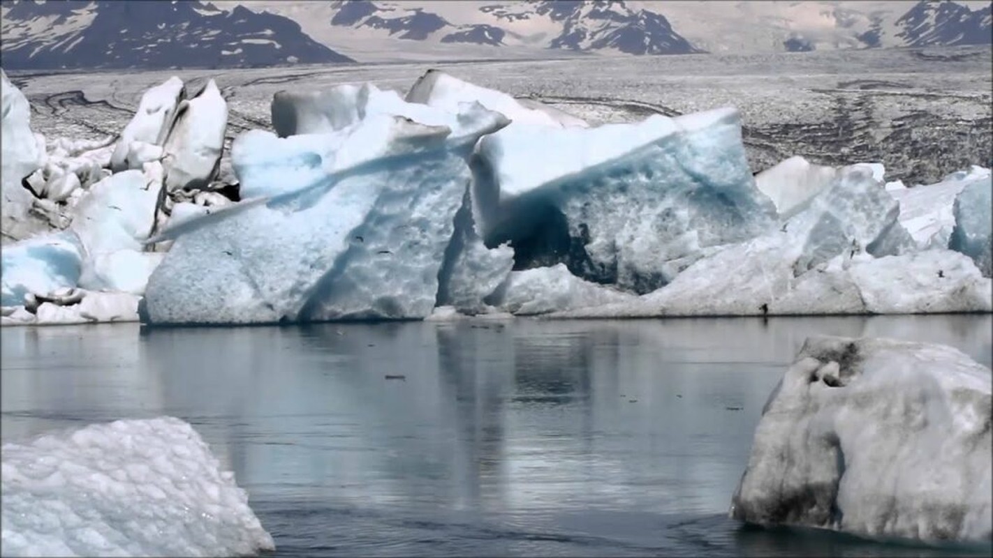 Kỳ thú 'bãi biển kim cương' nổi tiếng Iceland