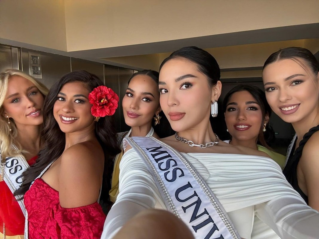 View -             Kỳ Duyên mặc hở khoe vòng eo rắn nước ở Miss Universe 2024    