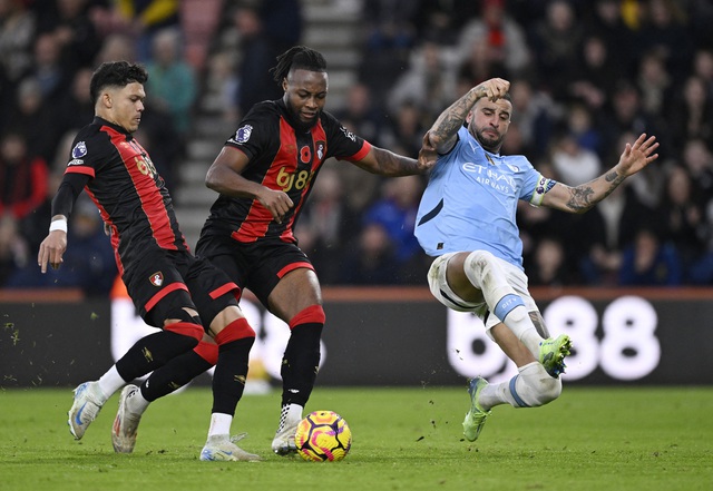 View -             Thua sốc Bournemouth, Man City mất ngôi số 1 vào tay Liverpool    