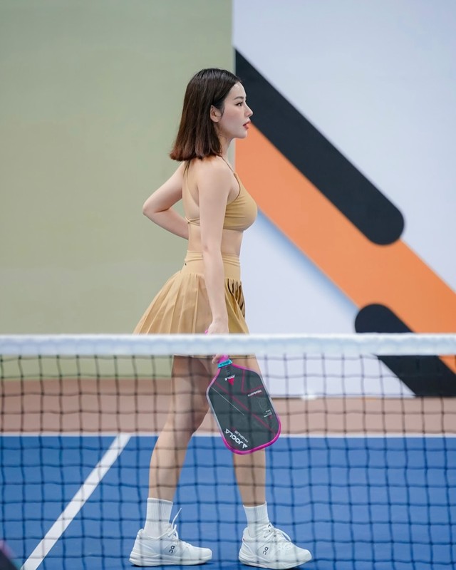 View -             Drama mặc đồ gợi cảm chơi pickleball, Milan Phạm nói gì?    