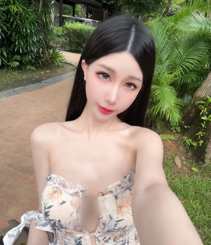 View -             Hot girl xinh đẹp diện đồ ngủ bó sát làm việc nhà    