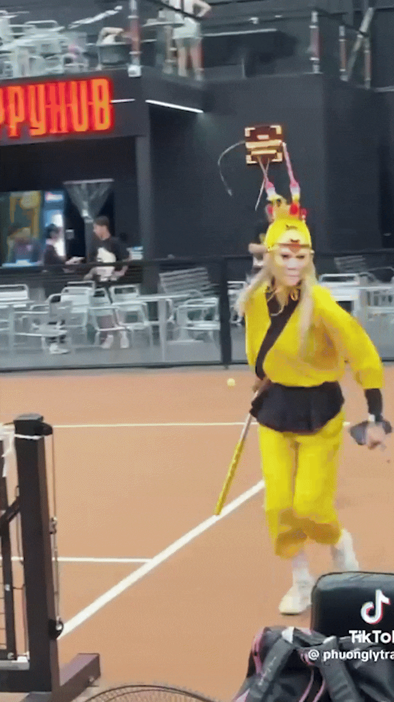 View -             Phương Ly cosplay đến sân pickleball, ai nhìn cũng ngã ngửa    